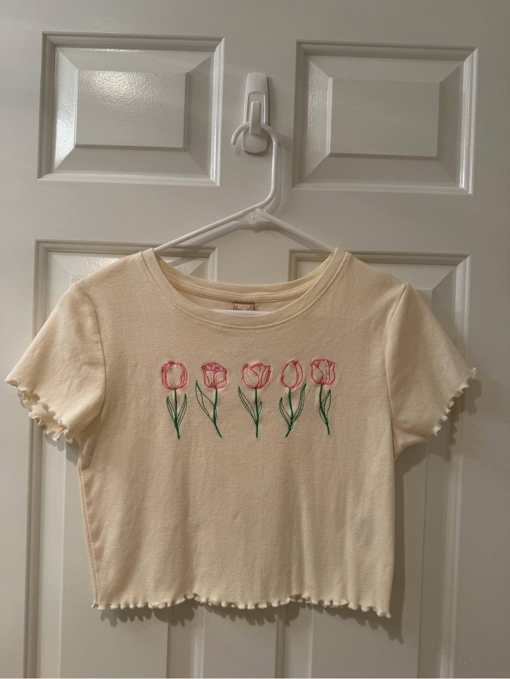Cream Short Sleeve Cropped Tee with Pink Tulip Embroidery